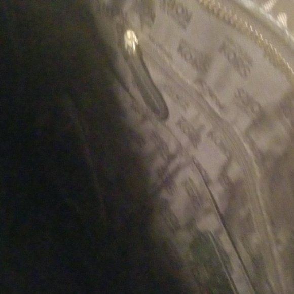 Women's Michael Kors Handbag; Black and Tan; Size 15 1/2x12 with 6" Handles - Picture 4 of 8